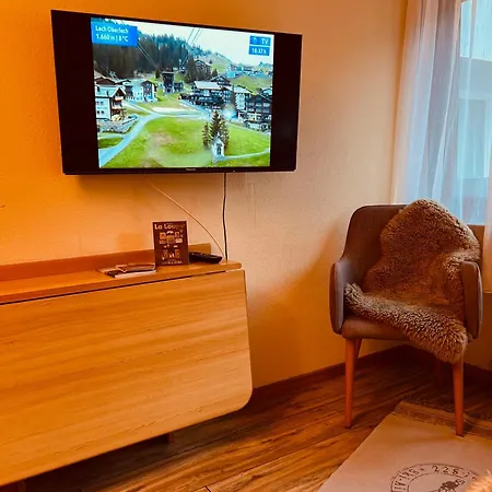 In The Middle Of Zuers/ Skiarlberg Appartement *